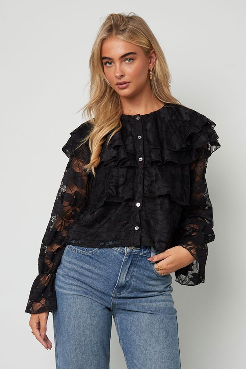 Layered Blouse with Lace for Elegant Style and Comfort