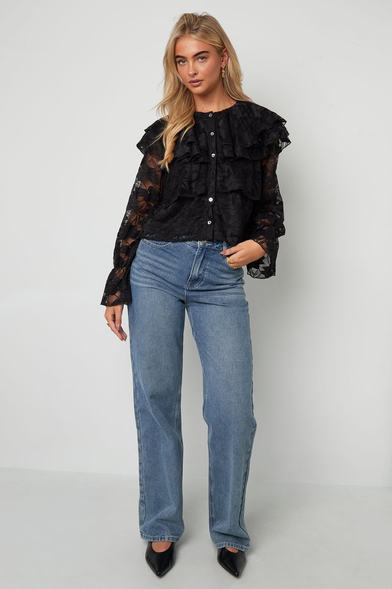 Layered Blouse with Lace for Elegant Style and Comfort